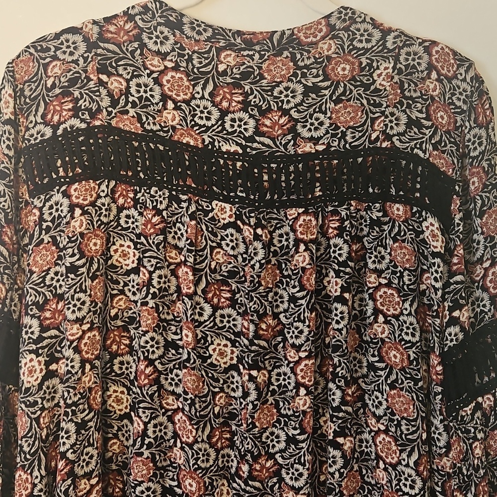 Knox Boho Tunic Rose Black and Red Floral Top - Picture 6 of 7